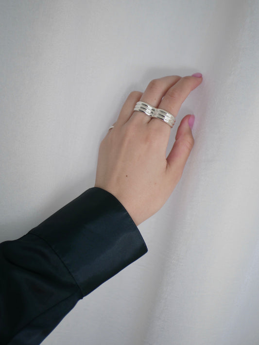 〔small article〕Arch double ring「指の上に小さなプロダクト」
