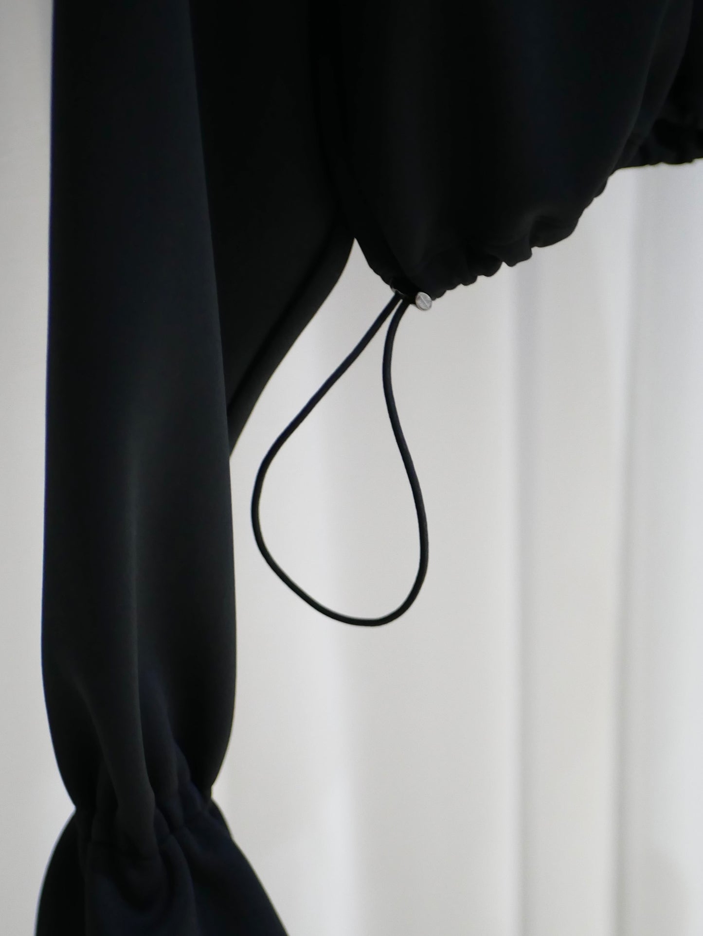 〔louise〕Louise flare pullover・Black