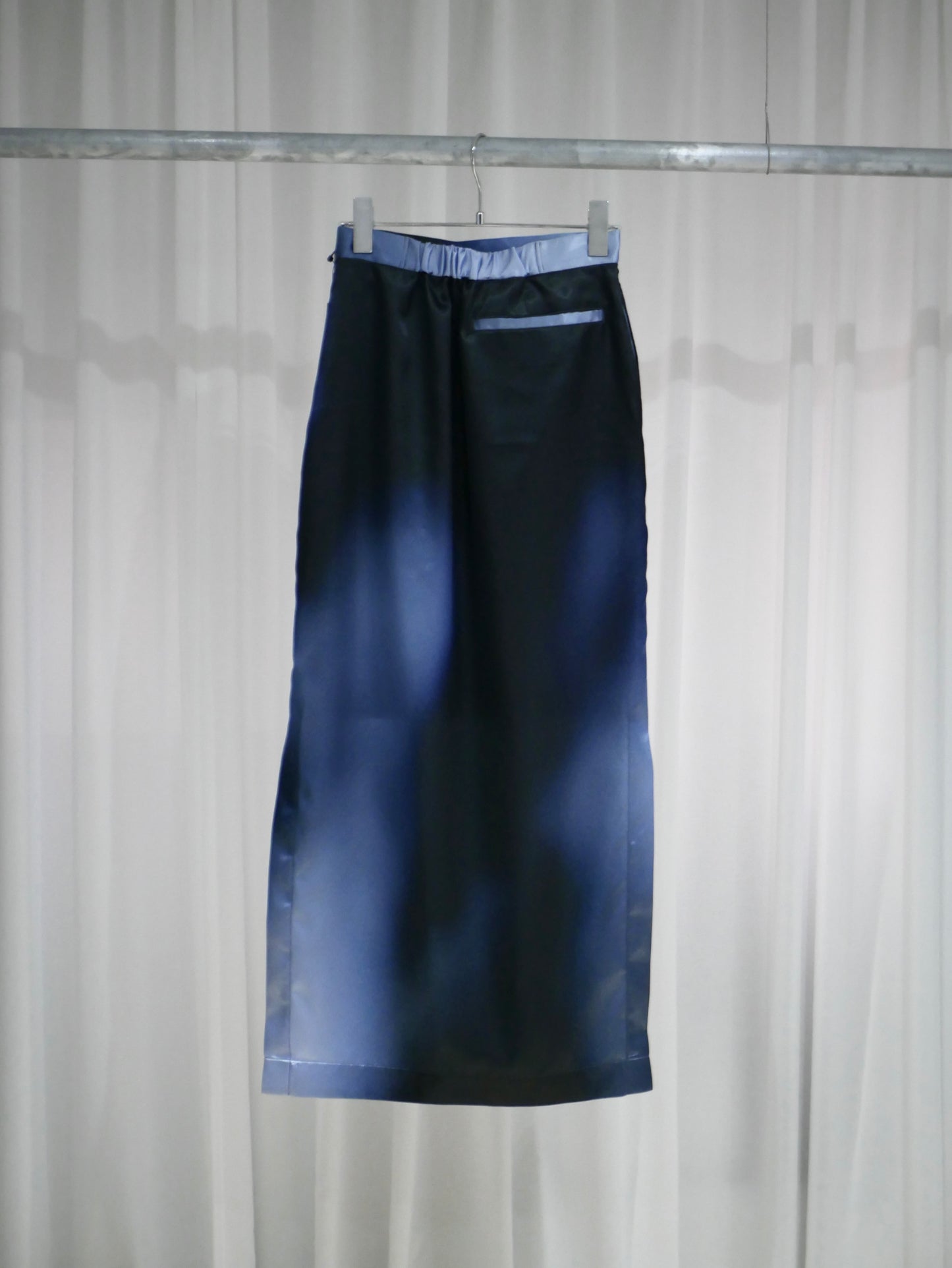 〔rich〕Dripping tight skirt (Print)「光をすべらせ、輪郭を遊ぶ」