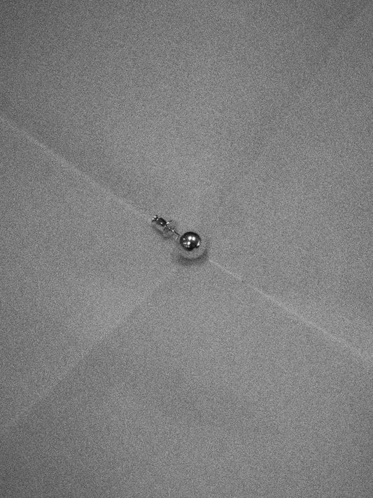 〔small article〕Alazan piercing (1piece)「静かに浮かぶ銀の粒」