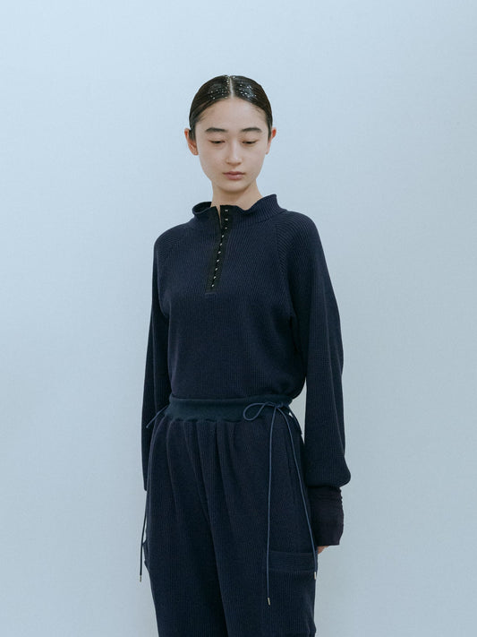 〔louise〕Hook thermal tops「部屋と街のあいだを繋ぐかたち」