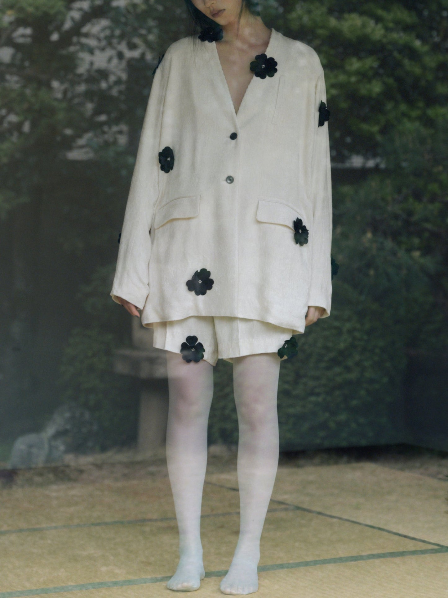 〔rich〕Black flower short pants「軽やかに咲く黒の余白」