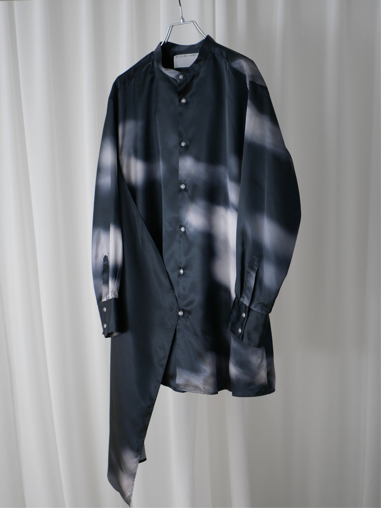 〔rich〕Coolness shirt one-piece「光をまとい、影と遊ぶ」