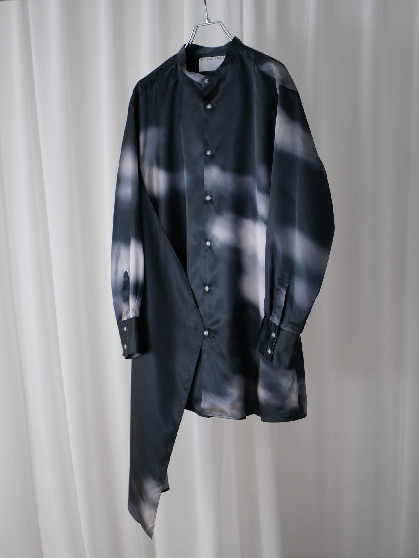 〔rich〕Coolness shirt one-piece「光をまとい、影と遊ぶ」