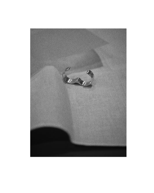 〔small article〕Arch double ring「指の上に小さなプロダクト」