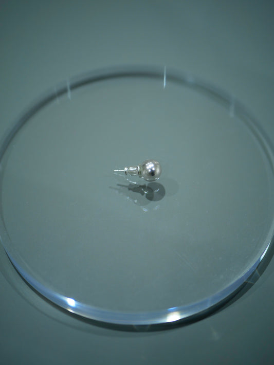 〔small article〕Alazan piercing (1piece)「静かに浮かぶ銀の粒」