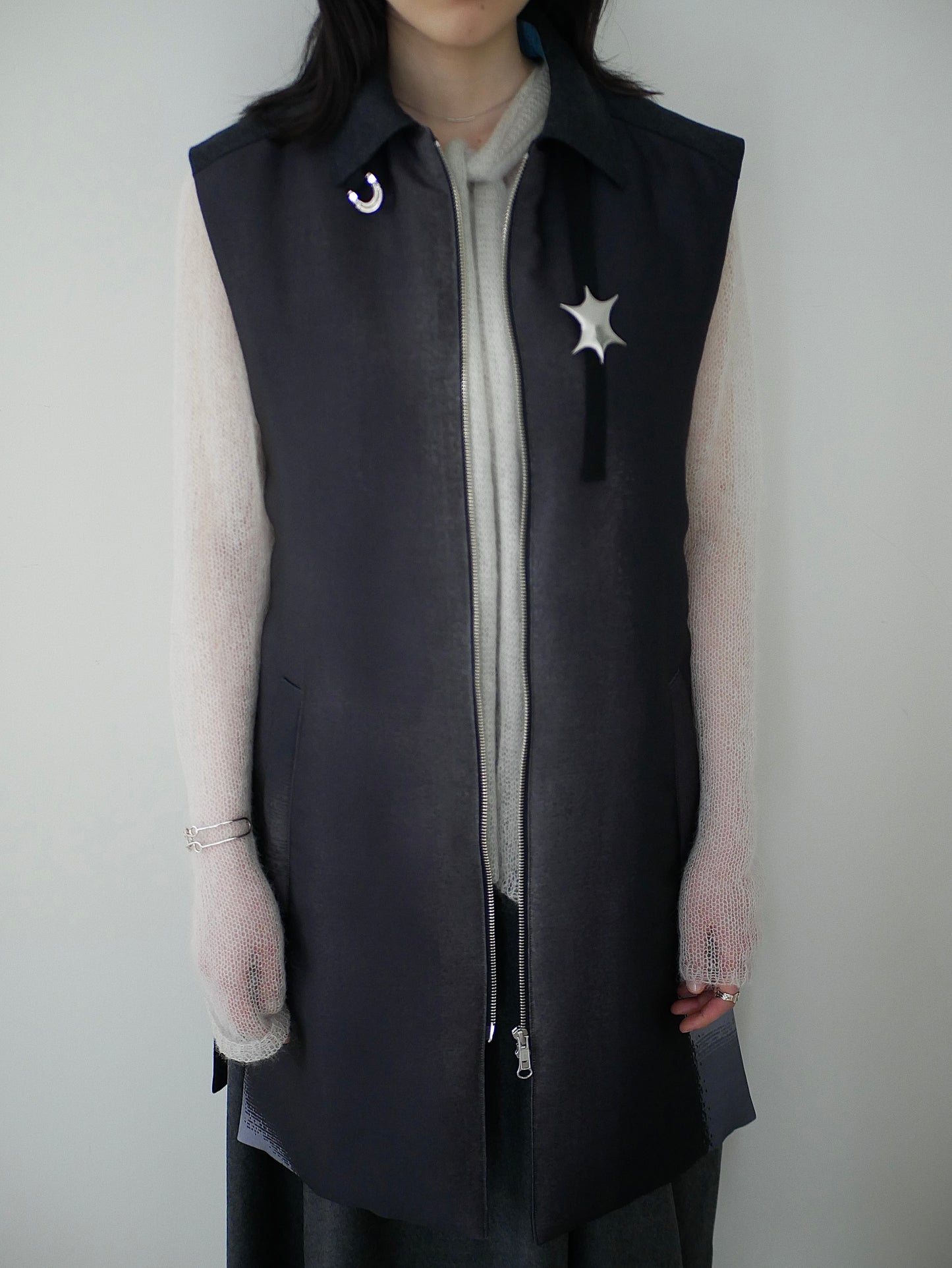 【Last one】〔plain〕 Slit inner vest