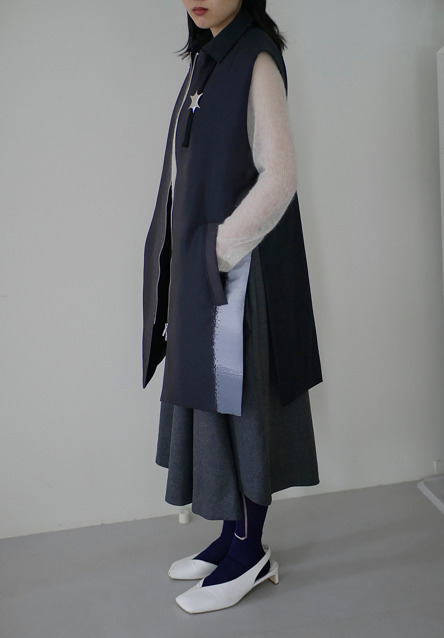【Last one】〔plain〕 Slit inner vest