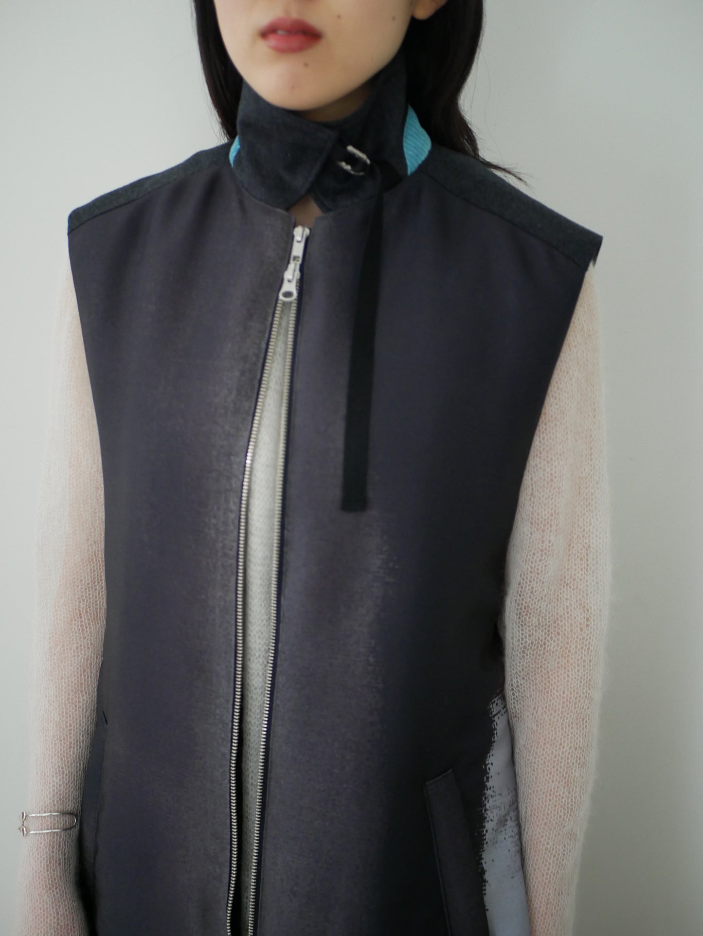 【Last one】〔plain〕 Slit inner vest
