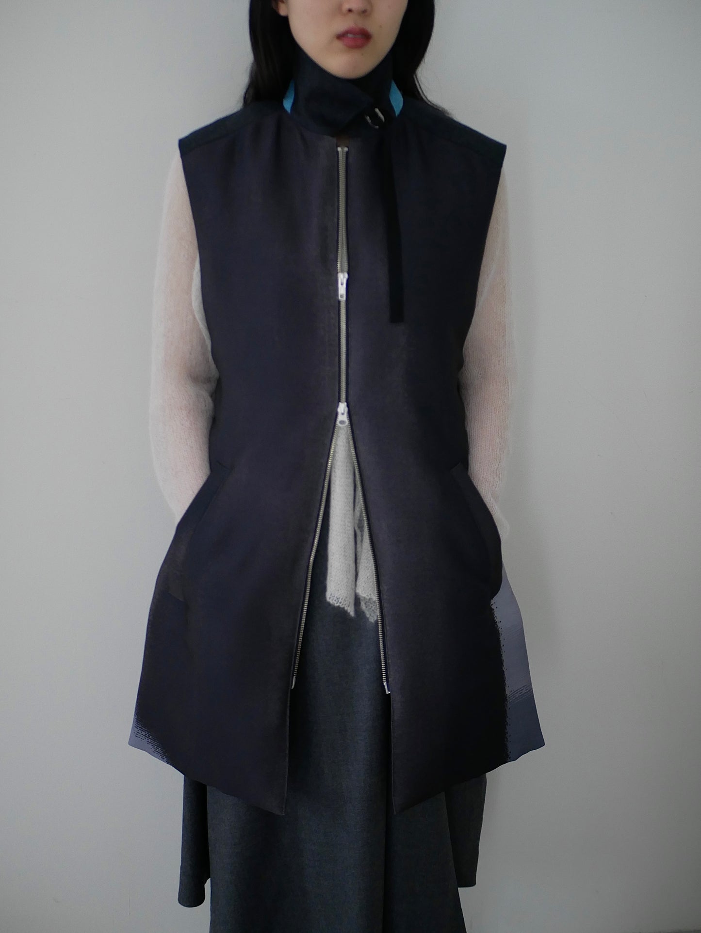 【Last one】〔plain〕 Slit inner vest