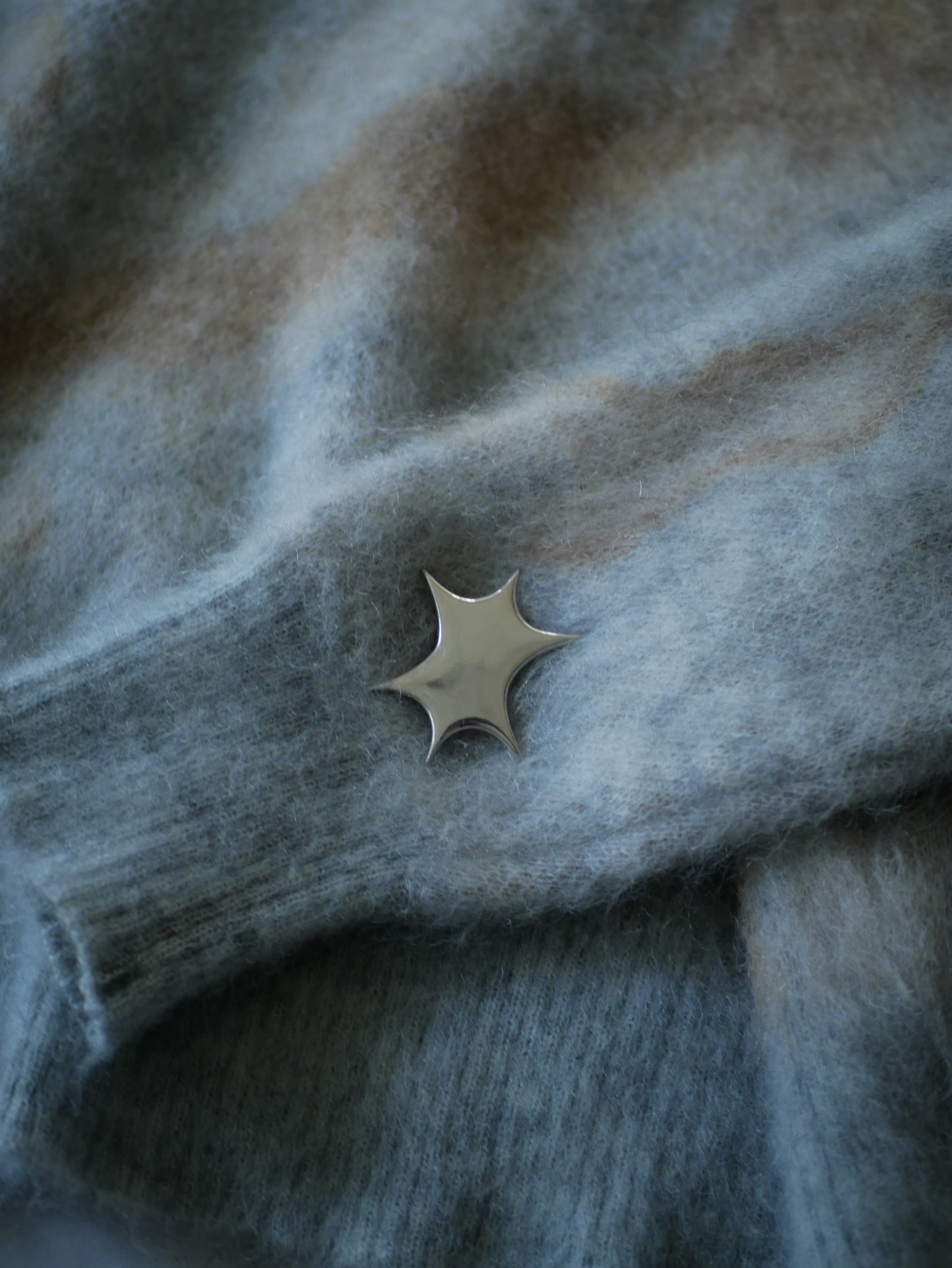 【〜8/31迄受付】 Scoop light brooch 〔small article〕【受注生産】「すくい取った光の断片」