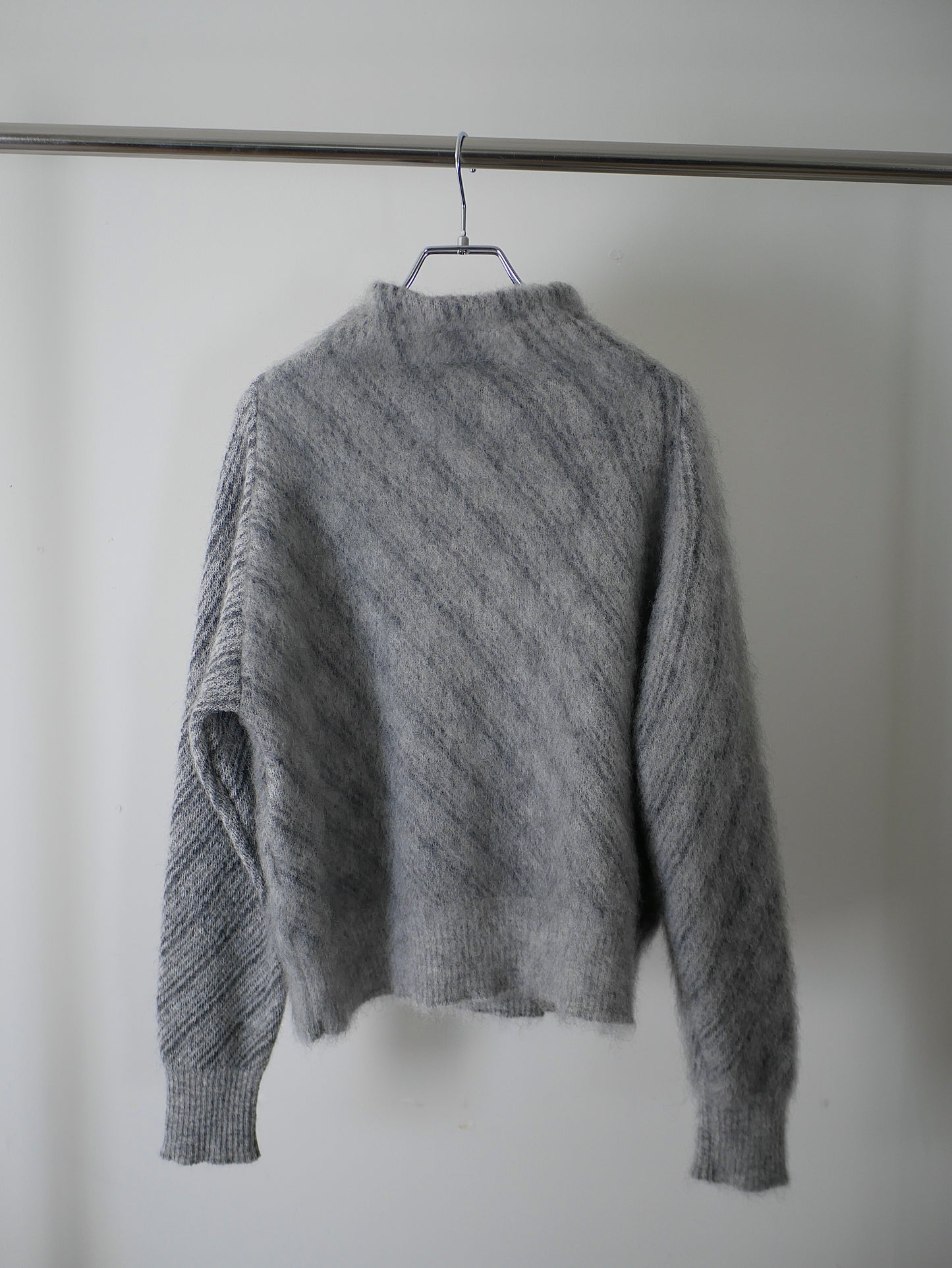 〔rich〕Mohair knit pullover〔Hair〕「静けさの中で揺れる白の記憶」