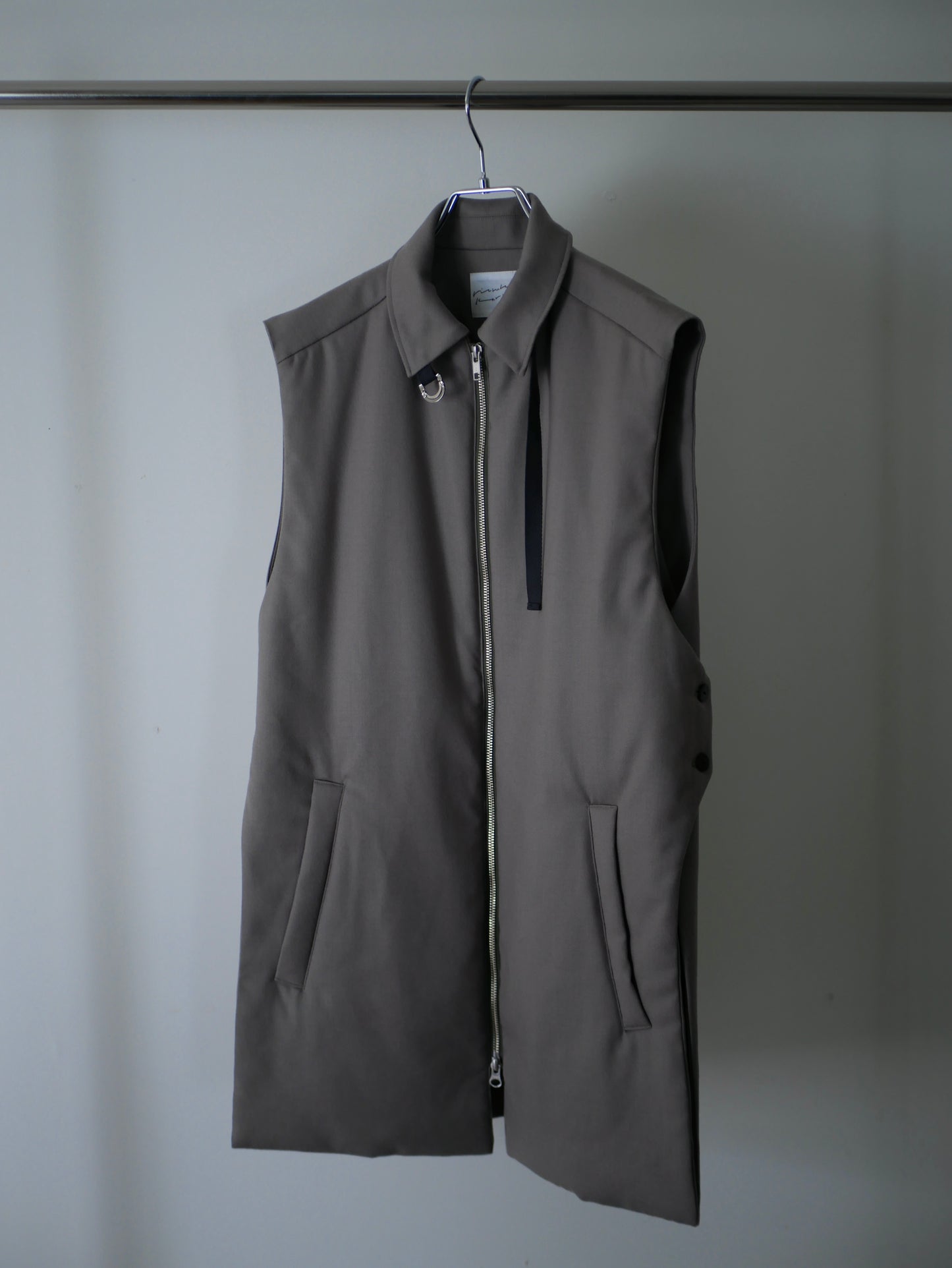 【Last one】〔plain〕 Slit inner vest