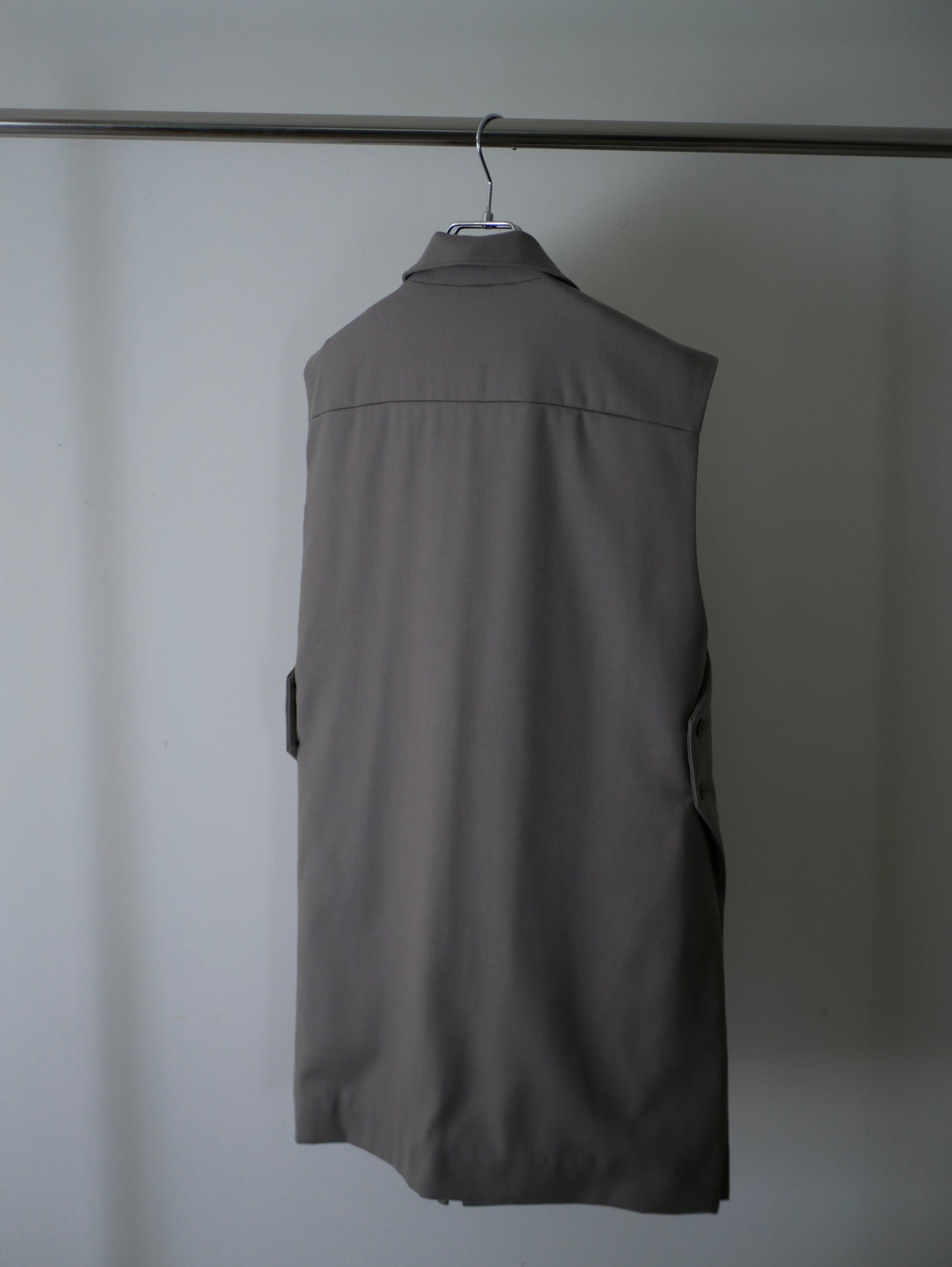 【Last one】〔plain〕 Slit inner vest