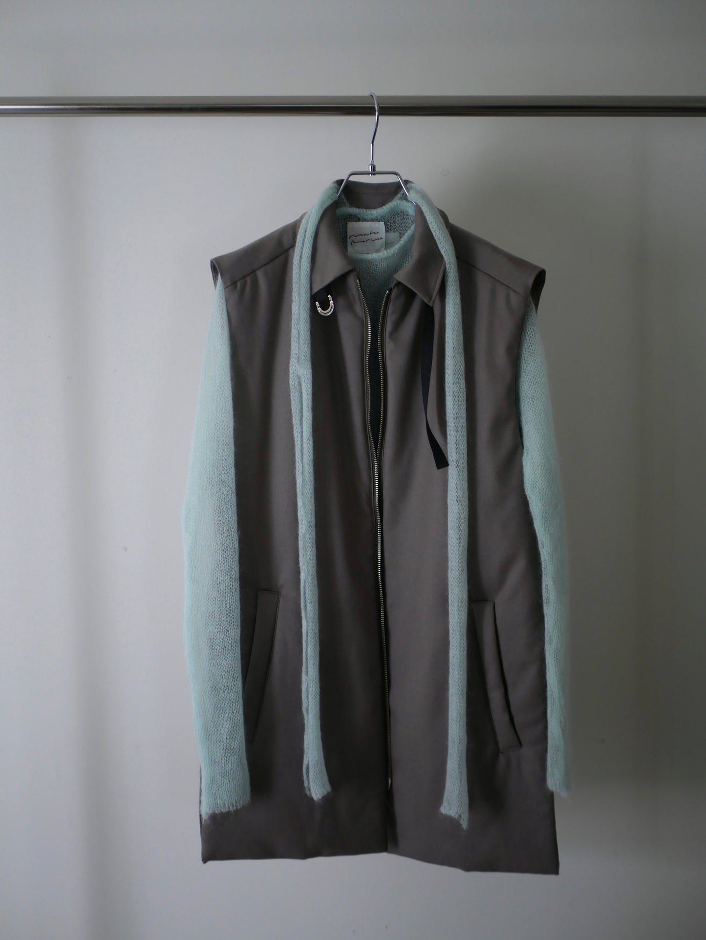 【Last one】〔plain〕 Slit inner vest