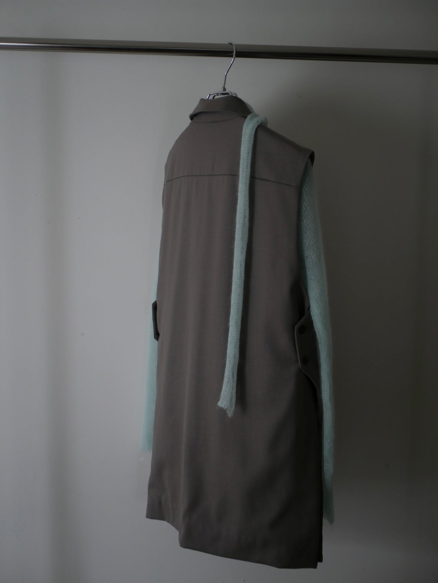 【Last one】〔plain〕 Slit inner vest