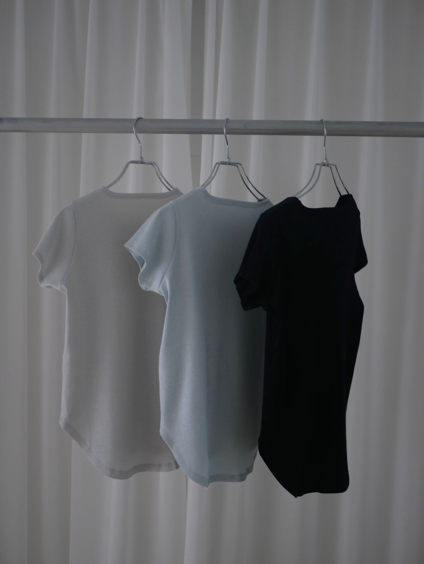 〔louise〕Rib inner half tops「さりげなく、きらめきを纏う」