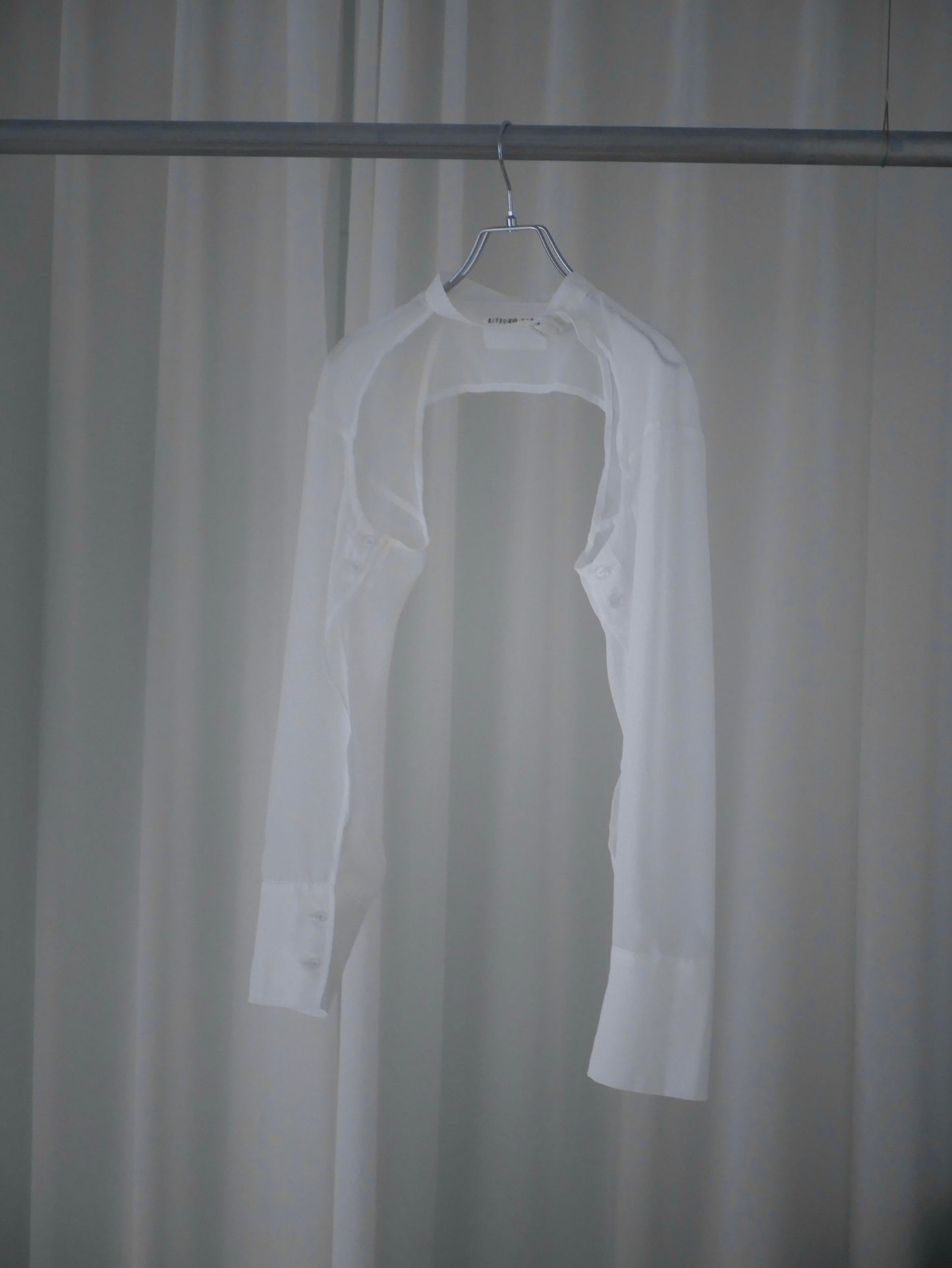 〔plain〕Arm cape tops〔cover〕「肌を透かす軽やかさ」