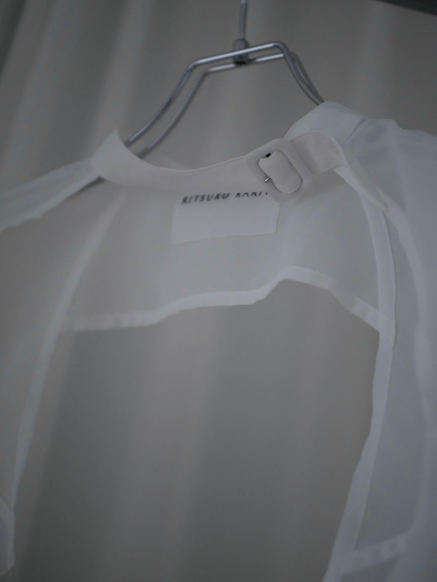 〔plain〕Arm cape tops〔cover〕「肌を透かす軽やかさ」