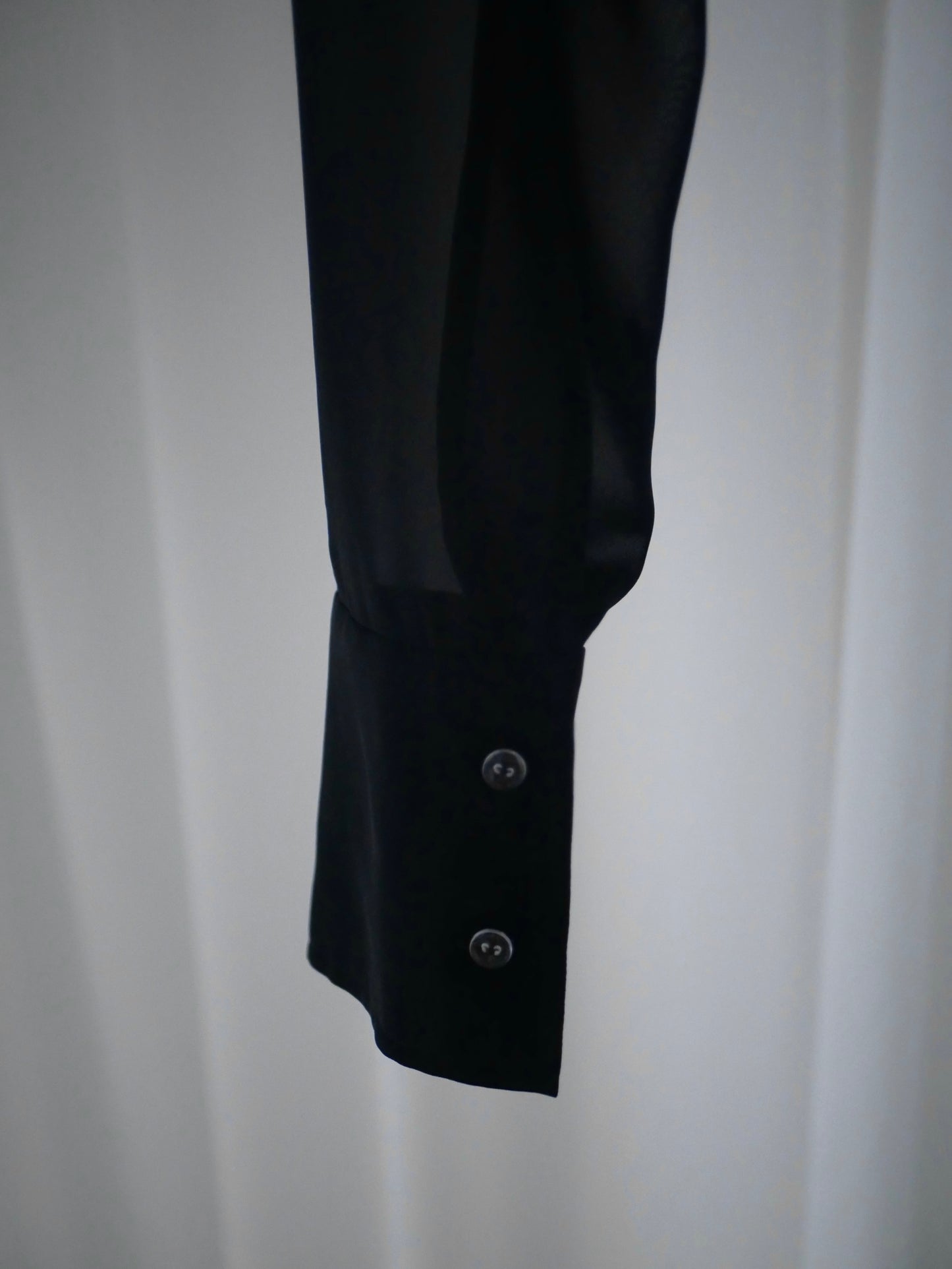 〔plain〕Arm cape tops〔cover〕「肌を透かす軽やかさ」