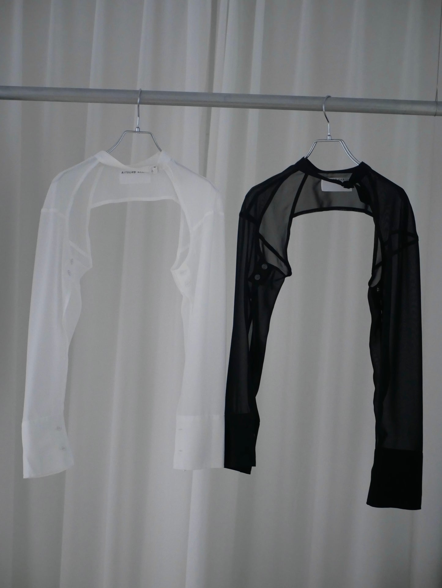 〔plain〕Arm cape tops〔cover〕「肌を透かす軽やかさ」