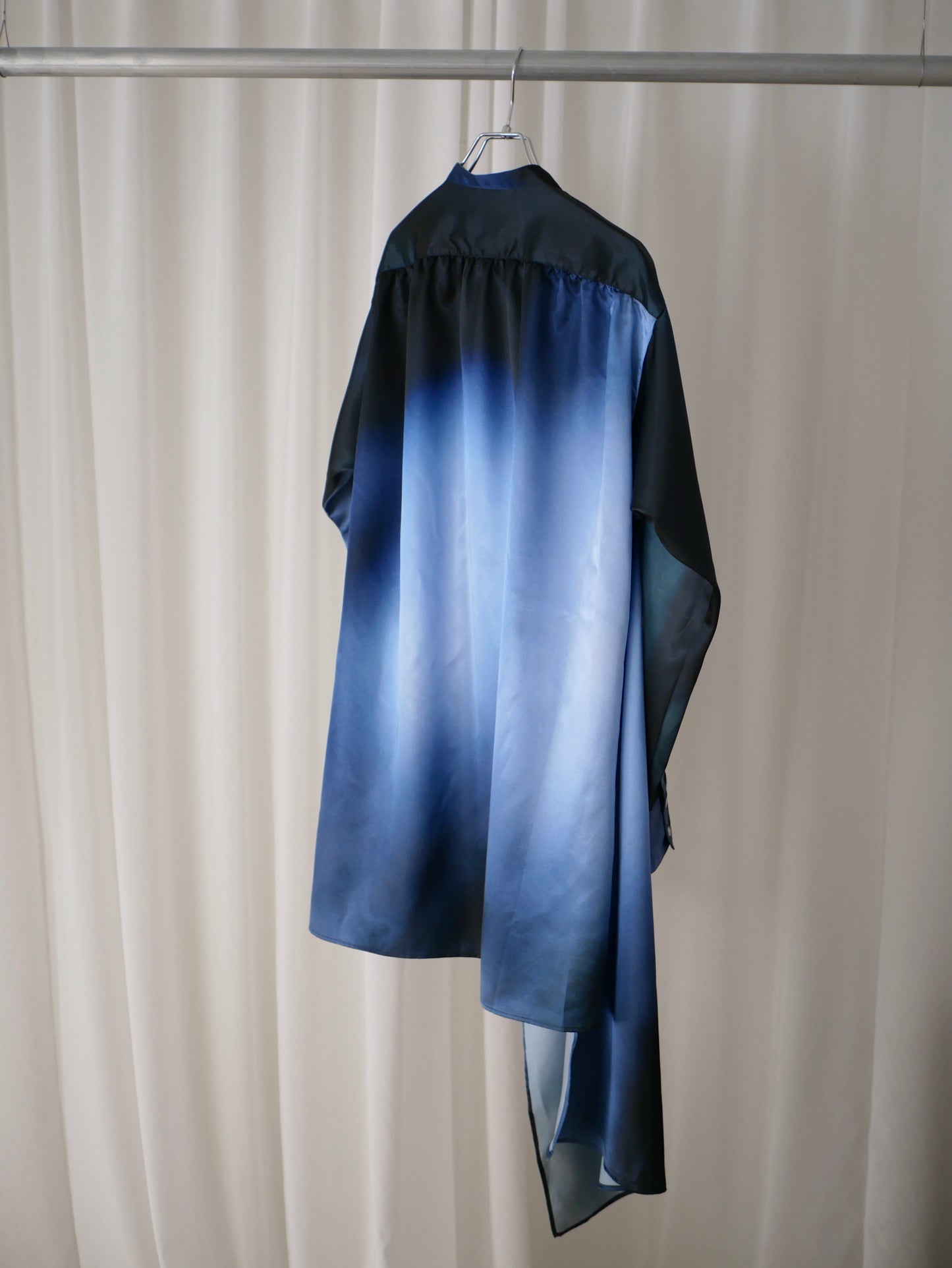 〔rich〕Coolness shirt one-piece「光をまとい、影と遊ぶ」