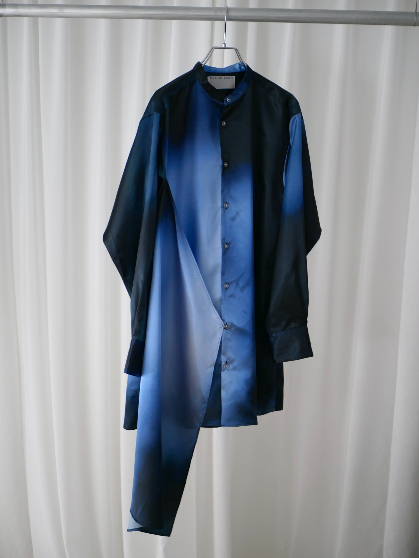 〔rich〕Coolness shirt one-piece「光をまとい、影と遊ぶ」