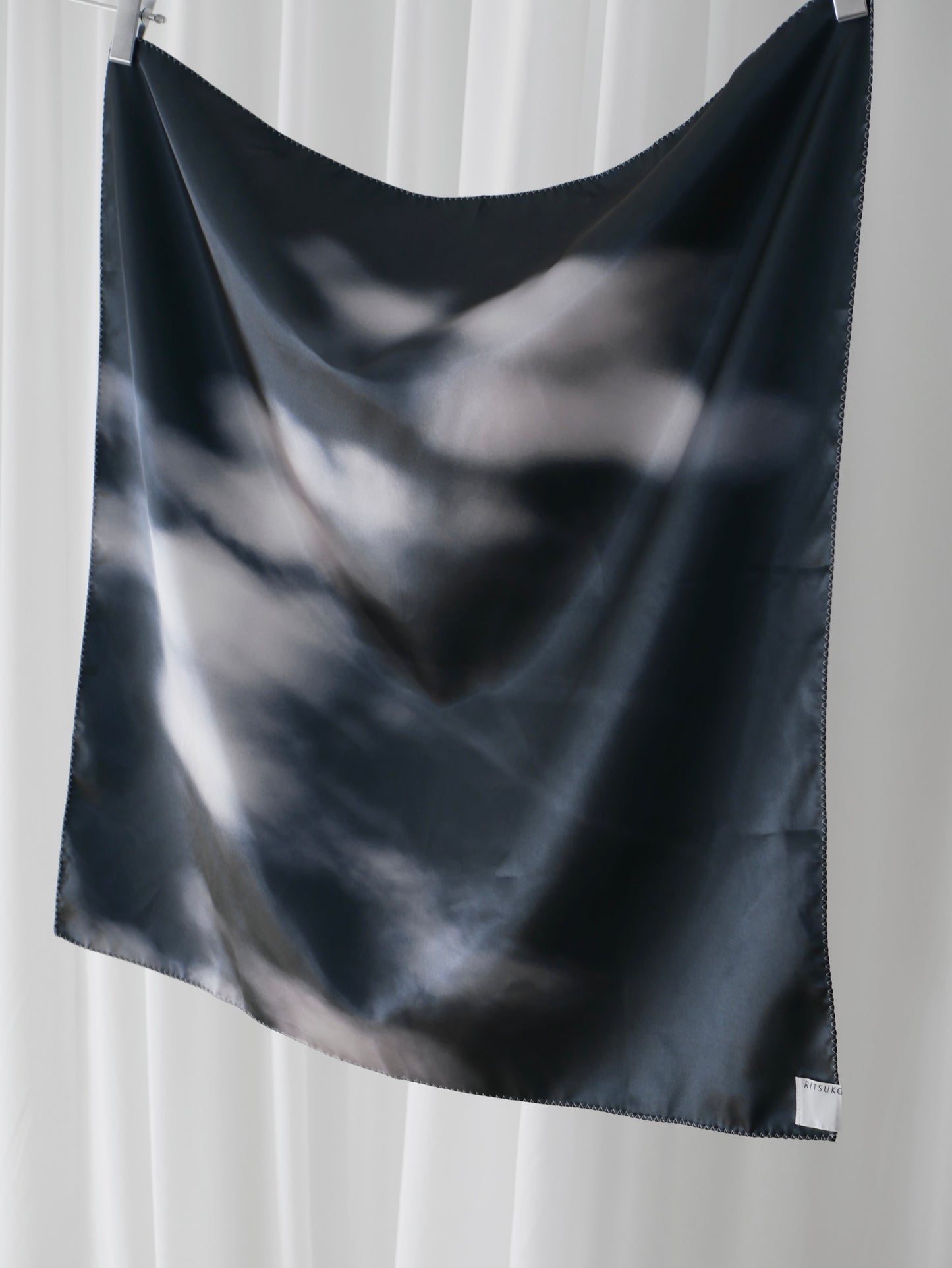 【Last one】〔rich〕Coolness print scarf 「纏う、飾る、包み込む」