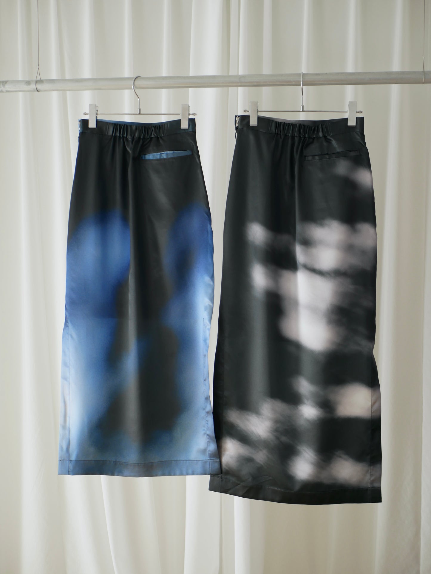 〔rich〕Dripping tight skirt (Print)「光をすべらせ、輪郭を遊ぶ」