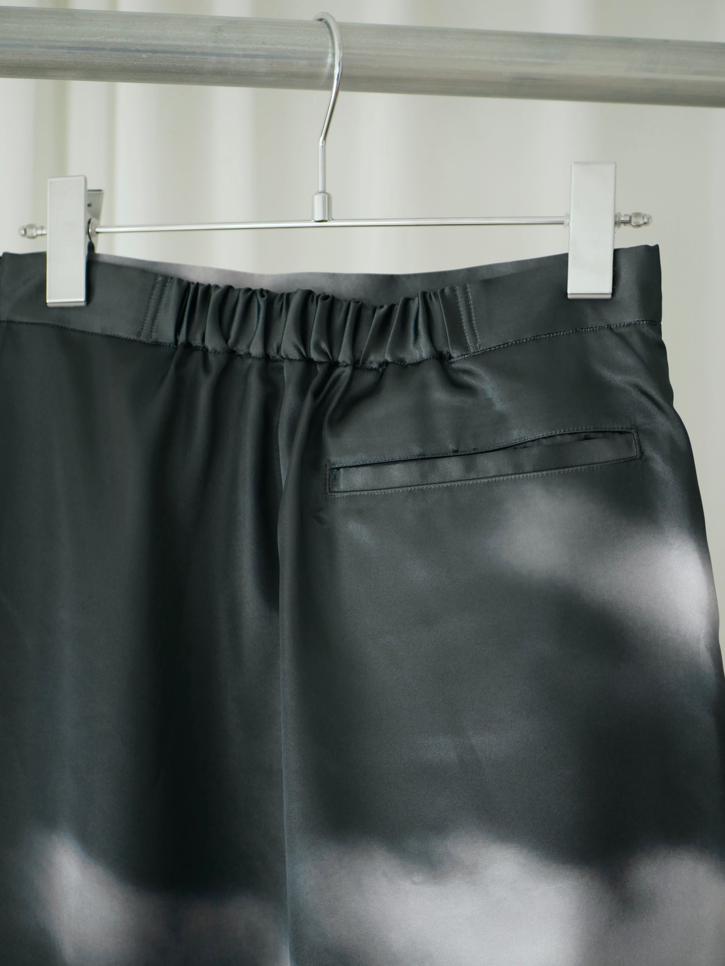 〔rich〕Dripping tight skirt (Print)「光をすべらせ、輪郭を遊ぶ」