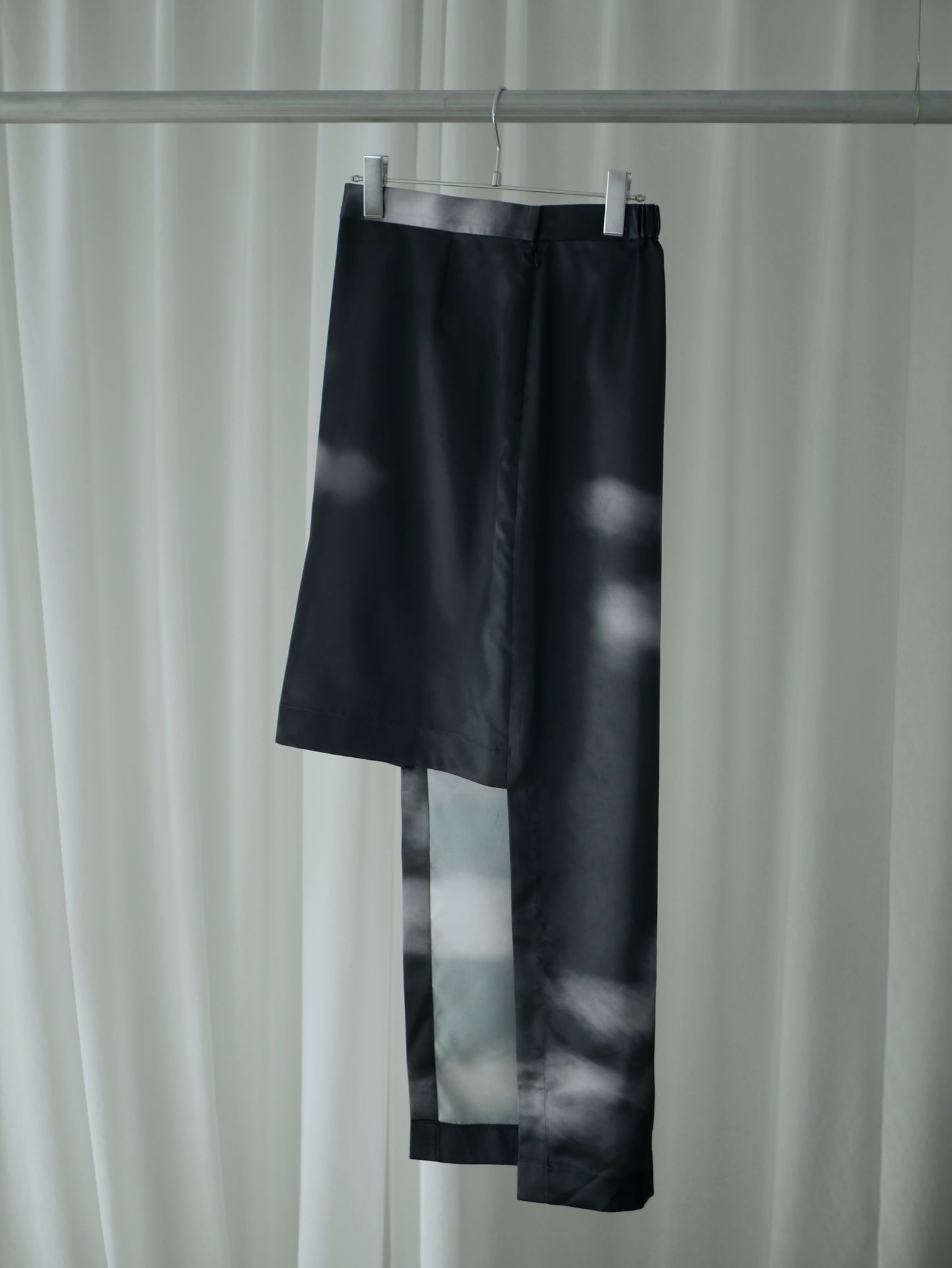 〔rich〕Dripping tight skirt (Print)「光をすべらせ、輪郭を遊ぶ」