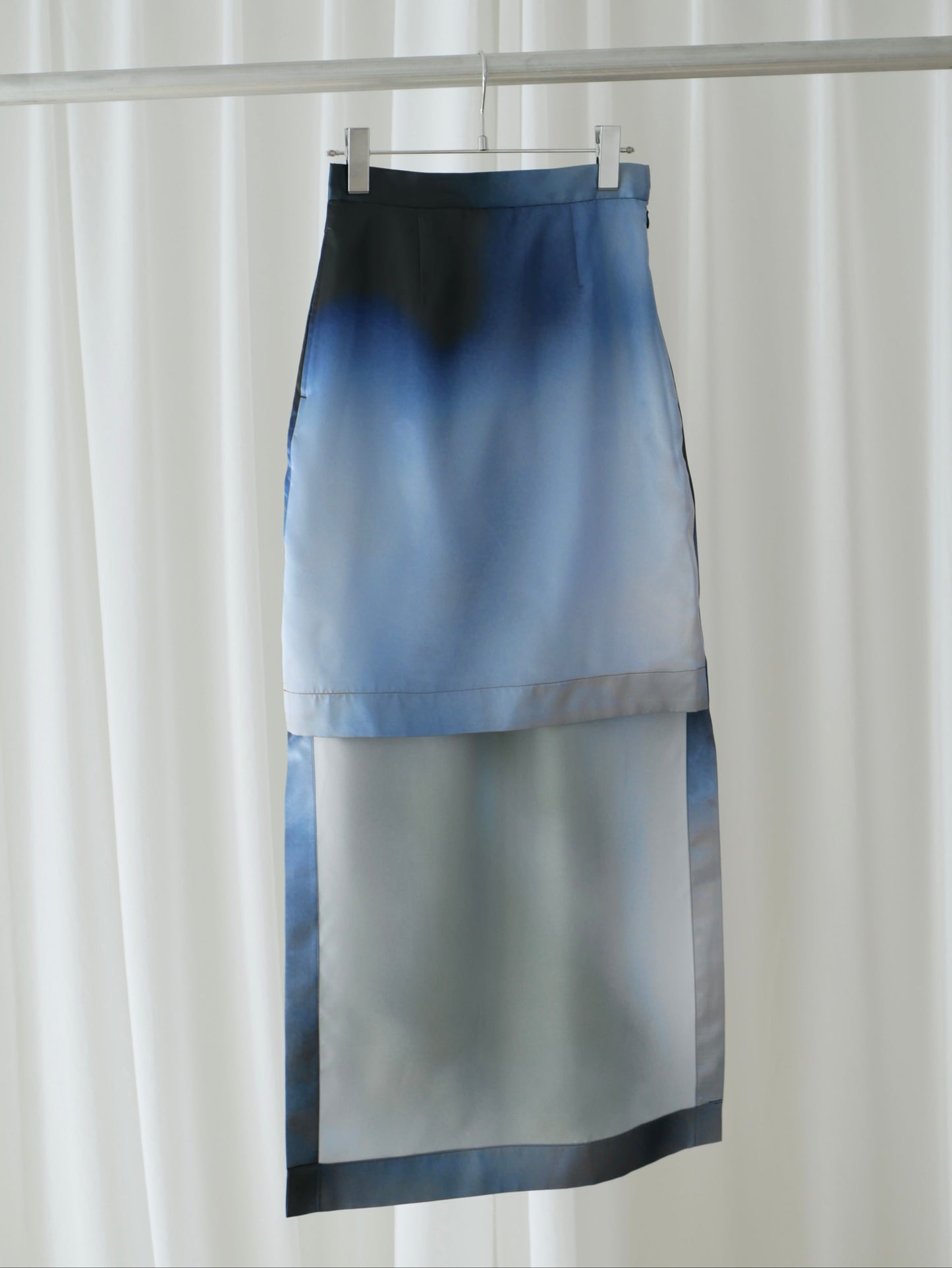 〔rich〕Dripping tight skirt (Print)「光をすべらせ、輪郭を遊ぶ」