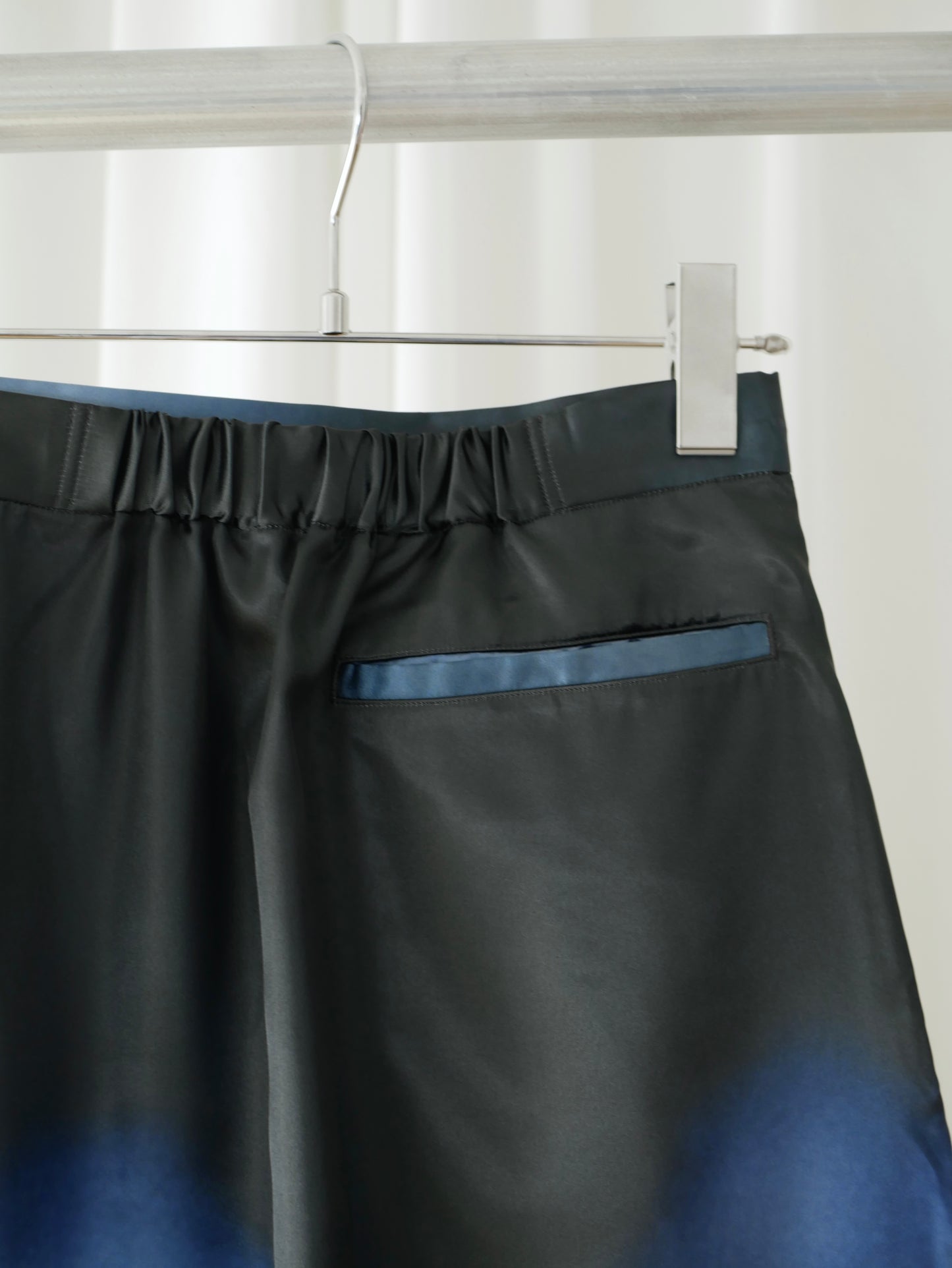 〔rich〕Dripping tight skirt (Print)「光をすべらせ、輪郭を遊ぶ」