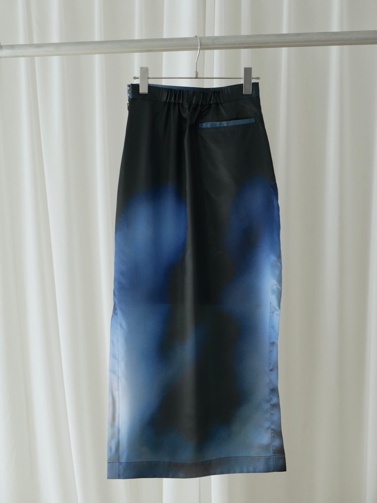 〔rich〕Dripping tight skirt (Print)「光をすべらせ、輪郭を遊ぶ」