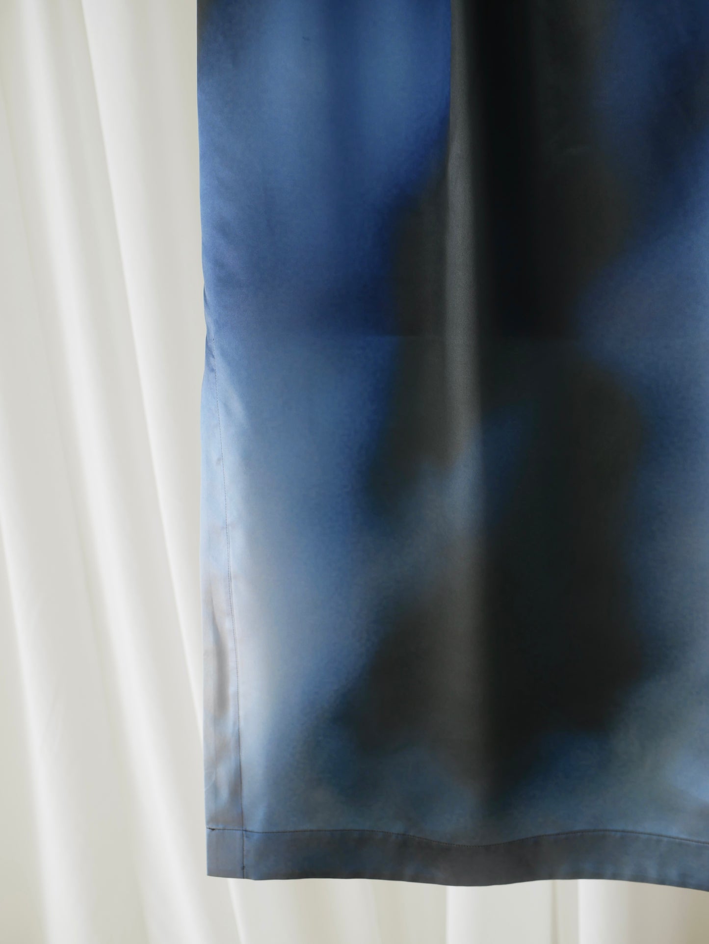 〔rich〕Dripping tight skirt (Print)「光をすべらせ、輪郭を遊ぶ」