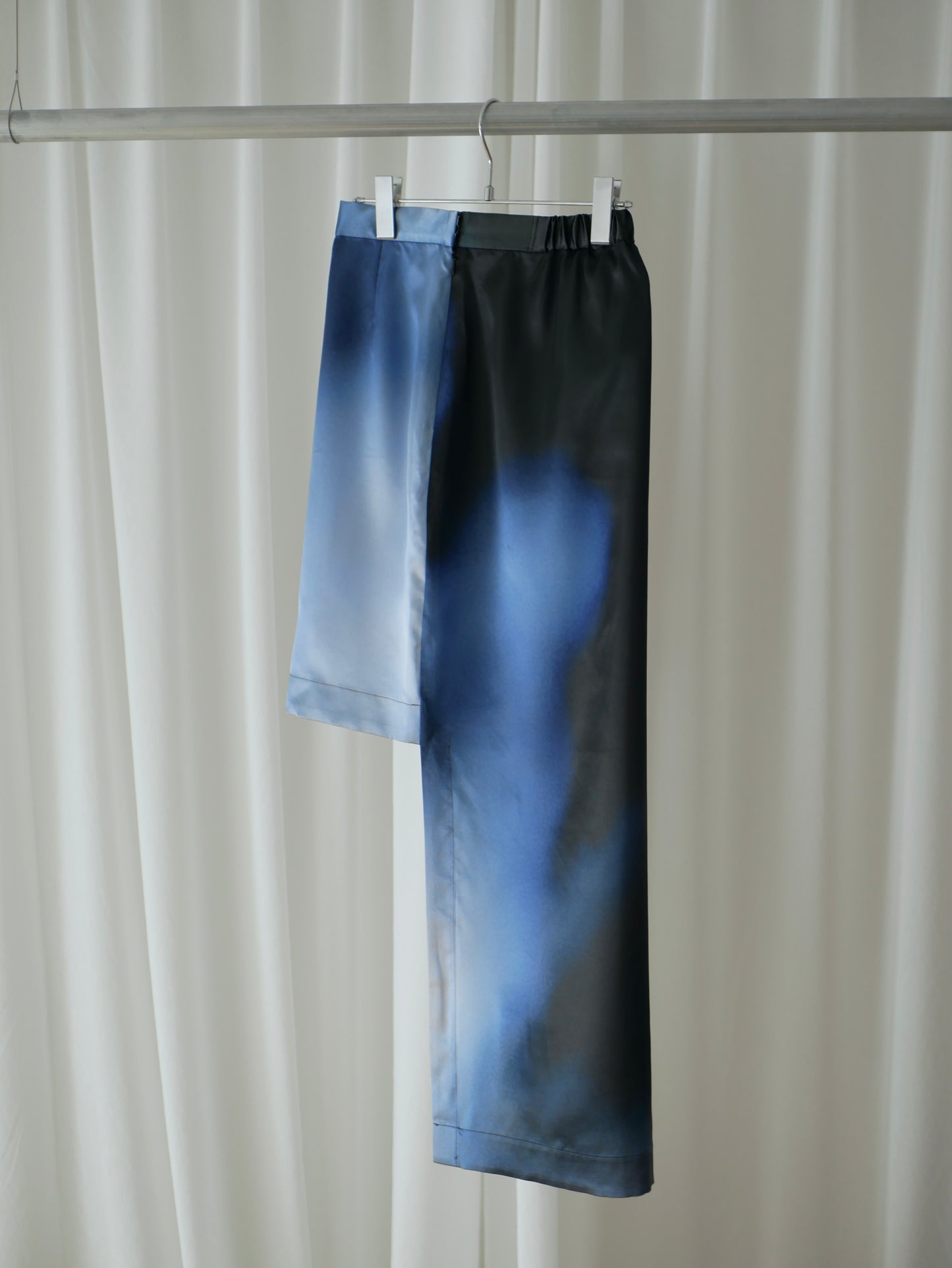 〔rich〕Dripping tight skirt (Print)「光をすべらせ、輪郭を遊ぶ」