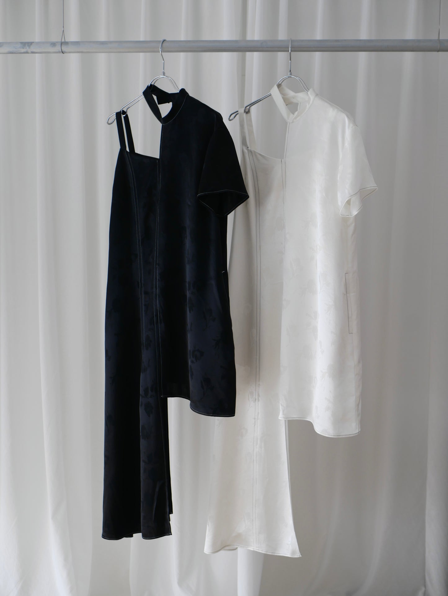 【Last one】〔rich〕Docking one-piece 「ゆらぎと構築、そのどちらも」