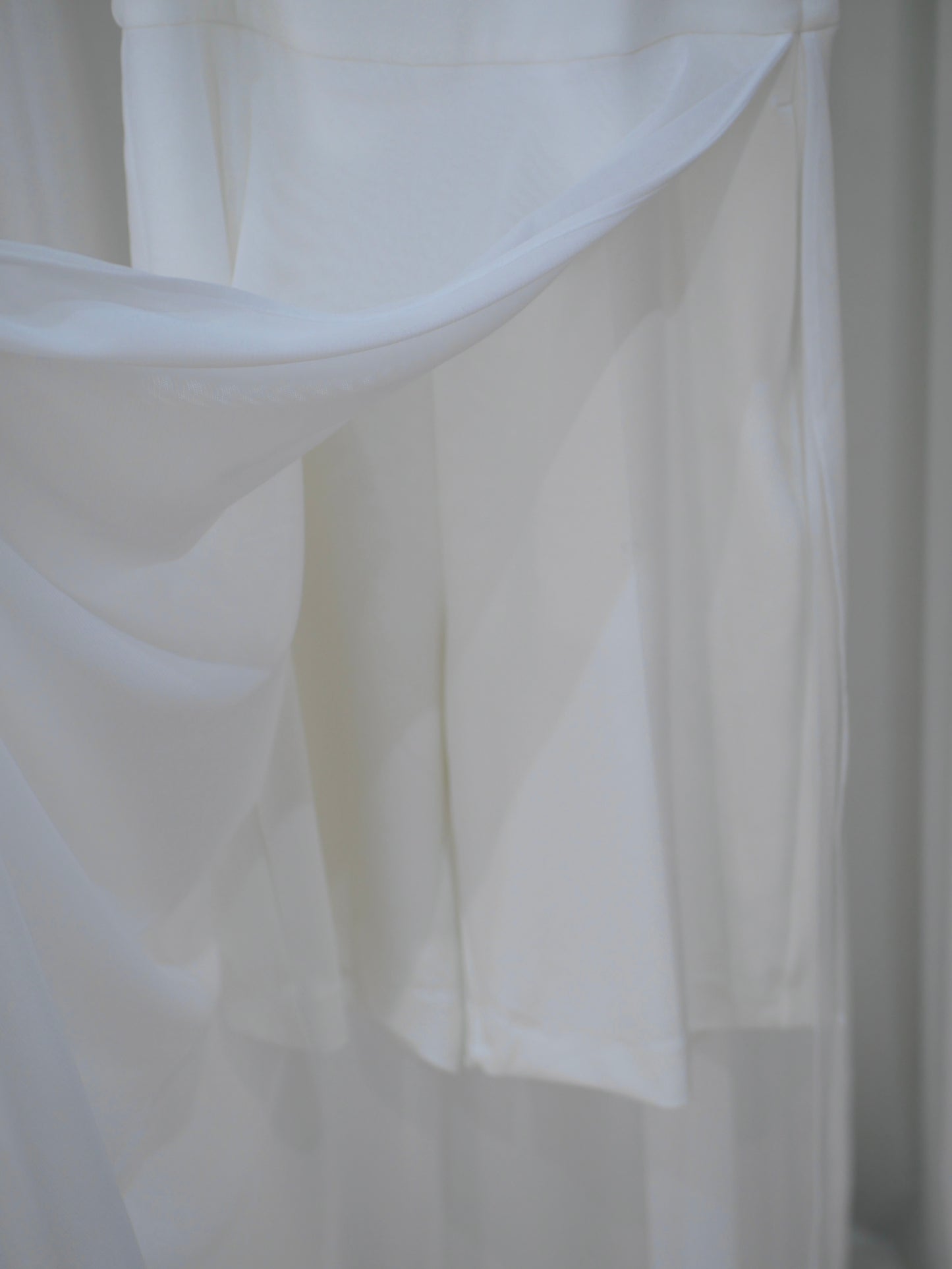 〔plain〕Sheer half jump suit「透ける余韻、重ねる静寂」