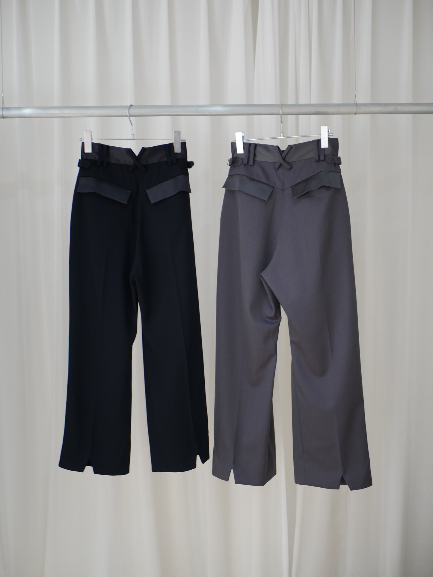〔plain〕Satin tuck slacks・Purple gray「端正な静けさを装う」