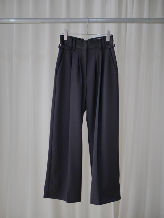 【Last one】〔plain〕Satin tuck slacks・Purple gray「端正な静けさを装う」