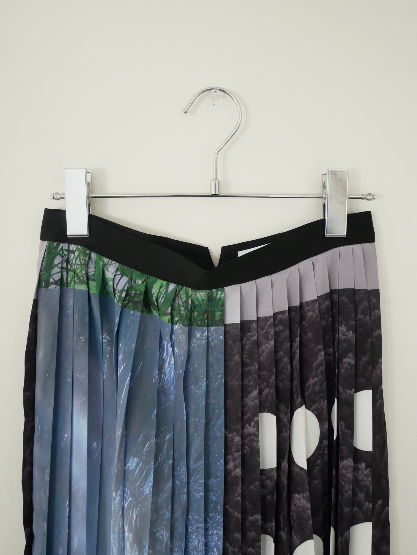 〔rich〕Collage print pleats skirt「断片の中をすべる風」