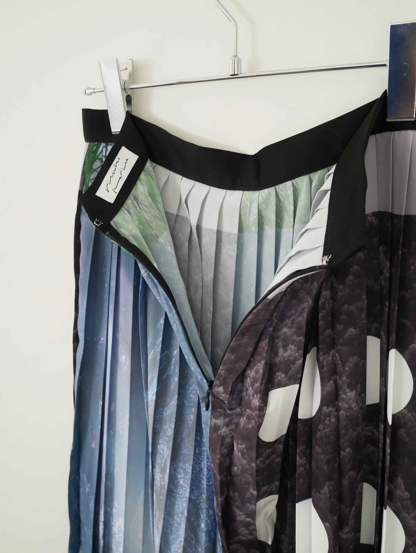 〔rich〕Collage print pleats skirt「断片の中をすべる風」