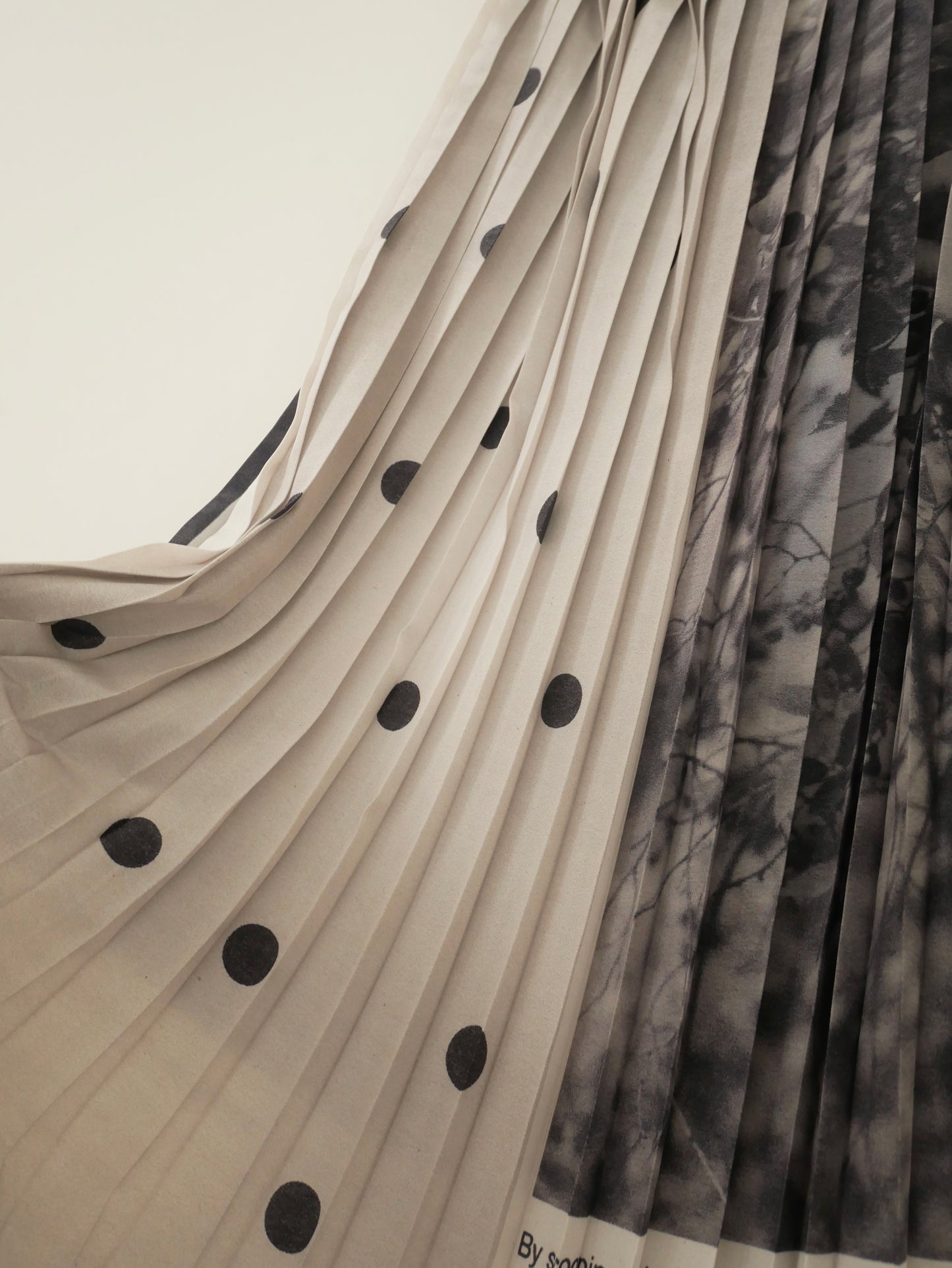 〔rich〕Collage print pleats skirt「断片の中をすべる風」