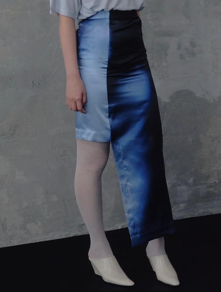 〔rich〕Dripping tight skirt (Print)「光をすべらせ、輪郭を遊ぶ」