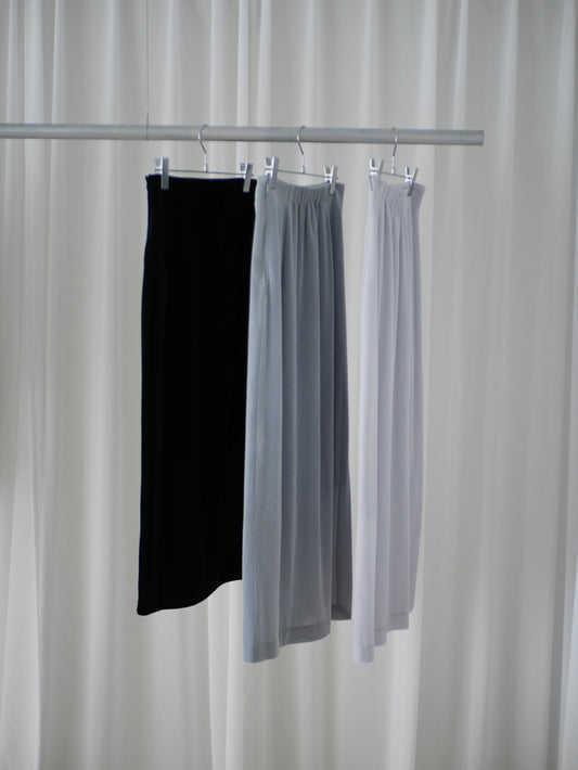 〔plain〕Sheer velour slit skirt「足元に静かな余白」