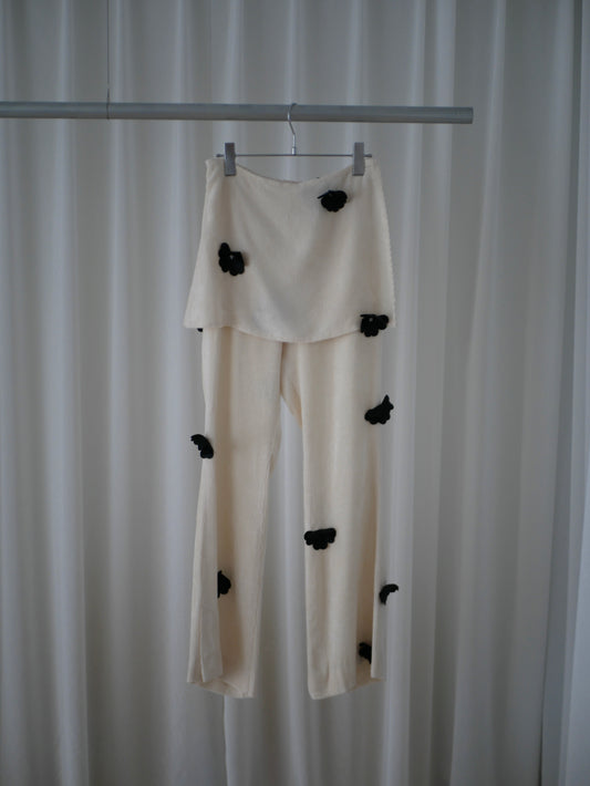 【Last one】〔rich〕Black flower lap pants「重なりの中に花が咲く」