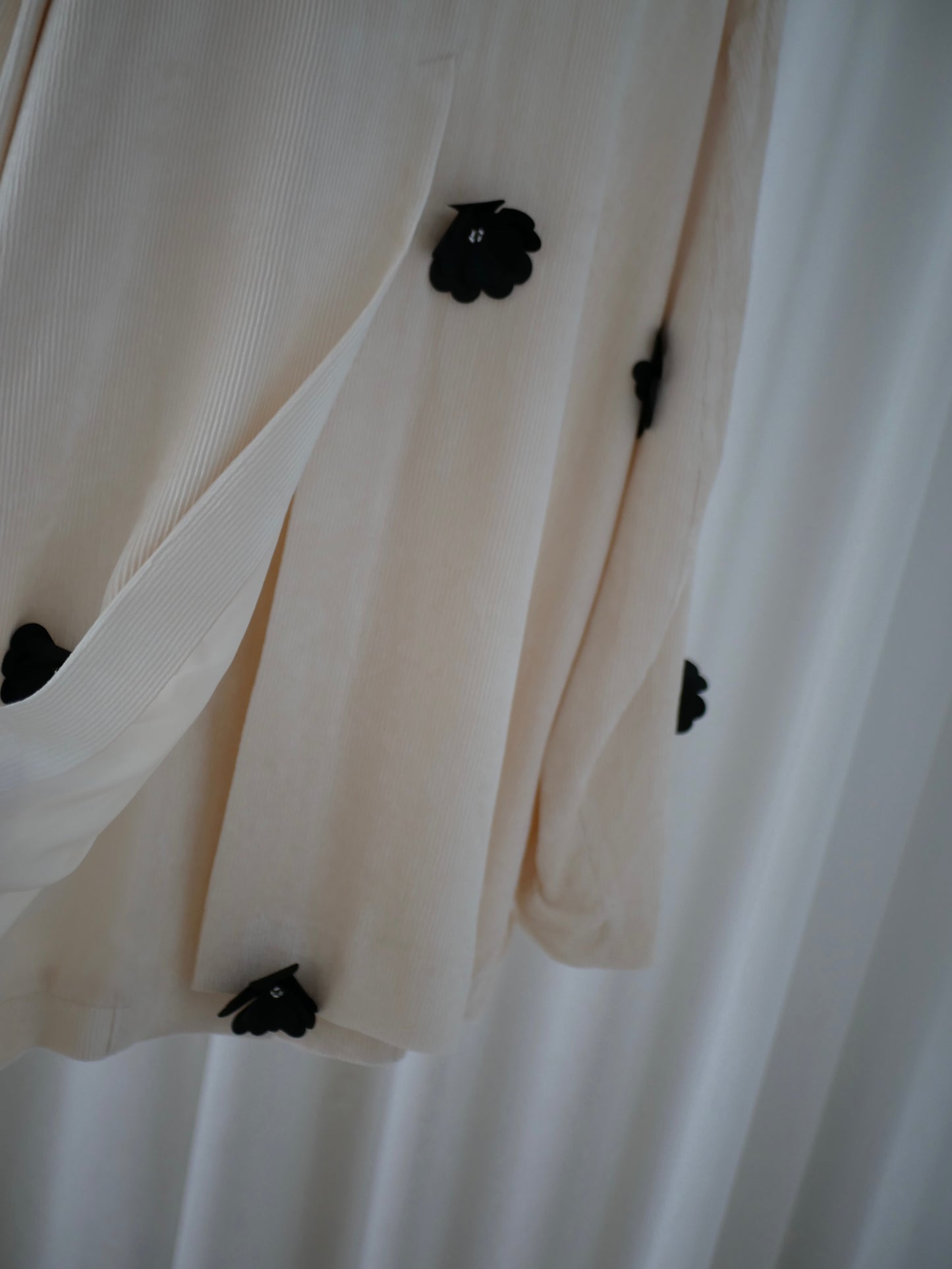 【Last one】〔rich〕Black flower collarless jacket