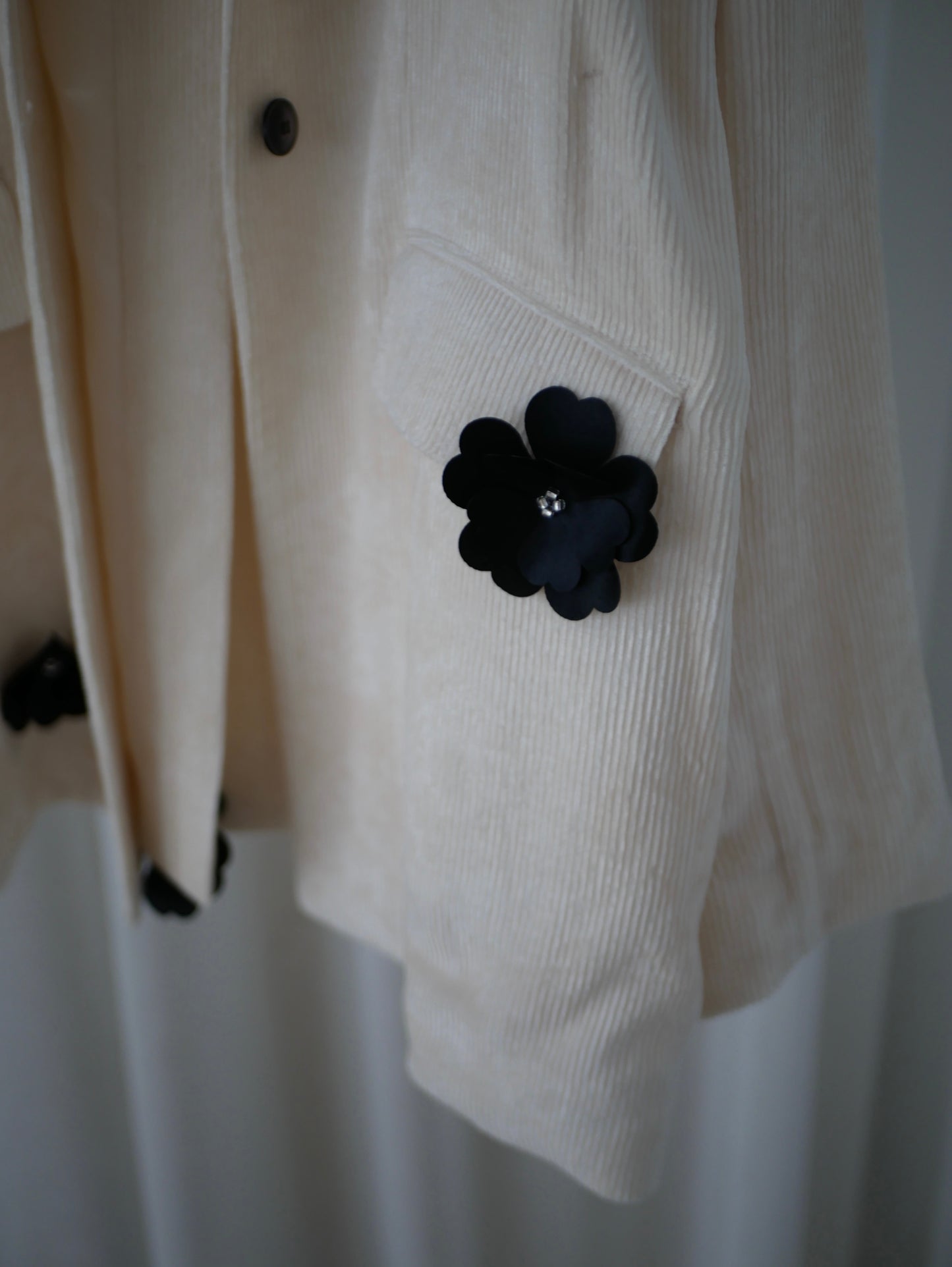 【Last one】〔rich〕Black flower collarless jacket