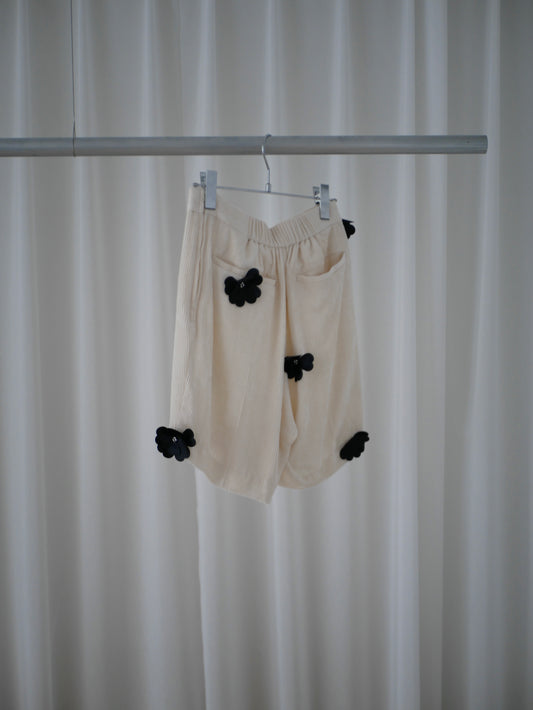 〔rich〕Black flower short pants「軽やかに咲く黒の余白」
