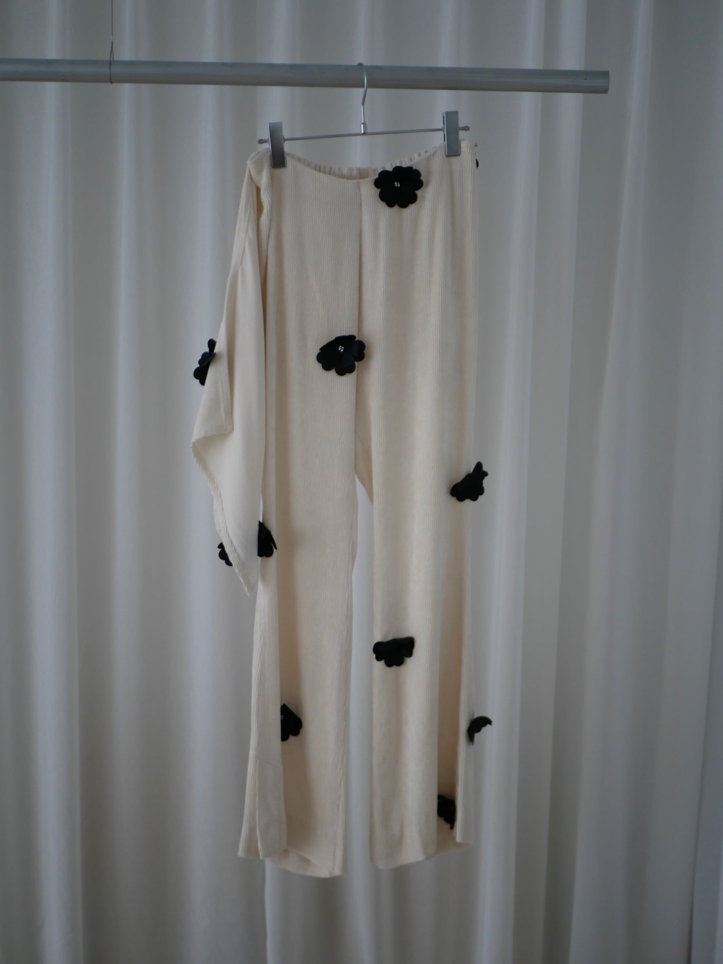 〔rich〕Black flower lap pants